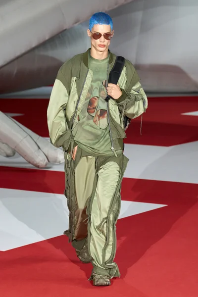 Look 18